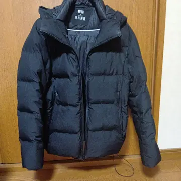 UNIQLO 블랙 다운 자켓 M 사이즈 가격 인하 불가