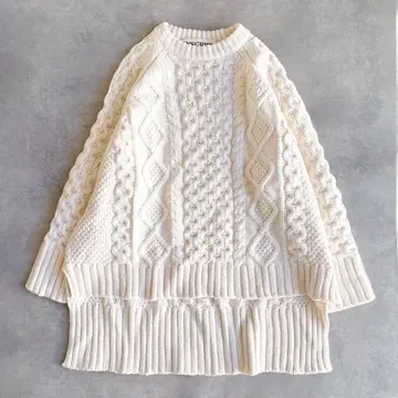 안스클리어 크루넥 케이블 니트 아이보리