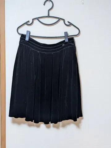 블랙 벨벳 플레어 스커트 무릎 기장