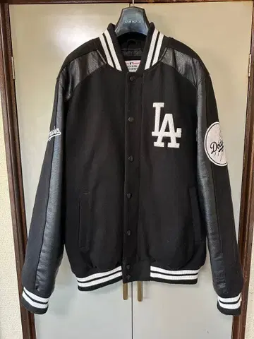 새상품급 G-III 로스앤젤레스 다저스 바시티 자켓 L