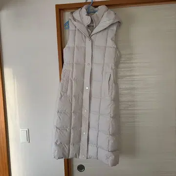 후드 부착 라이트 그레이 롱 코트