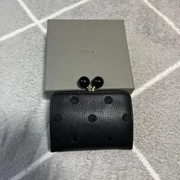 perche 페르케 아크릴 도트 자수 지갑 도트 블랙