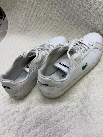 LACOSTE 화이트 스니커즈