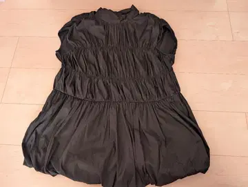 미라 오웬 백리본 셔링 벌룬 블라우스