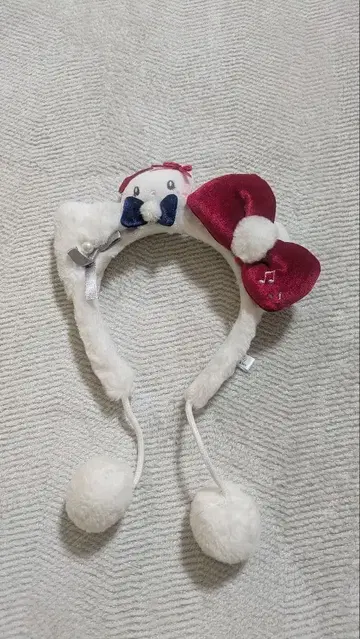 USJ 머리띠 화이트 퍼 빨간색 리본 키티 크리스마스 유니버셜