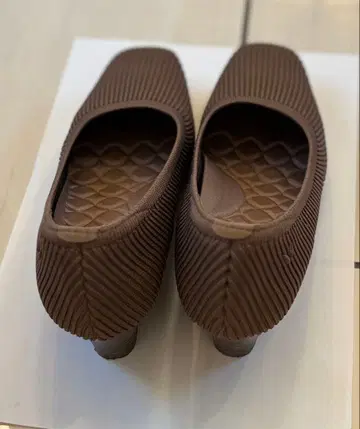 VIVIA 브라운 리브 디자인 플랫 펌프스