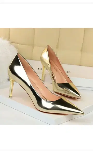 골드 스틸레토 하이힐