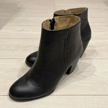 ADAM ET ROPE 블랙 가죽 부츠 중간 힐