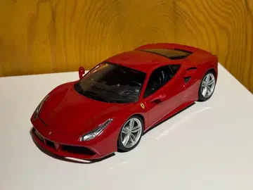이스트 페라리 488 1/18 박스 있음