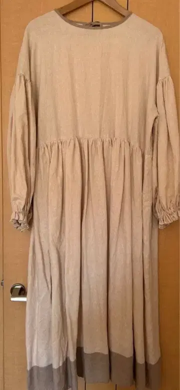 인기 작가님 인스타그램, 뒷 리본의 주름진 포근 원피스