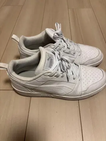 PUMA 화이트 스니커즈