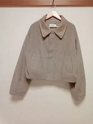 (카프리슈 마쥬) [2WAY로 착용 가능] 스탠드 울 숏코트