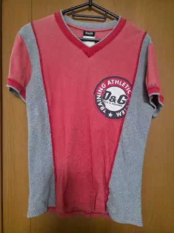 D&G V넥 티셔츠 M 사이즈 빨간색 그레이