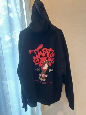 그래픽 프린트 블랙 후드티