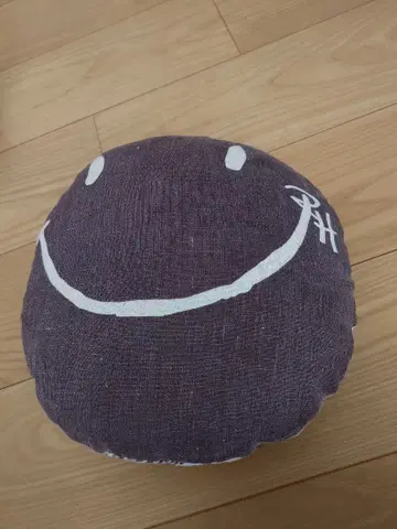 론 헤르만 쿠션 스마일 니코짱 브라운