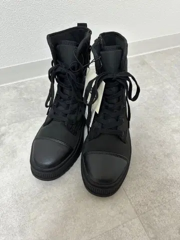 완판템 UNIQLO C 패디드 레이스업 부츠 24cm 블랙 새상품