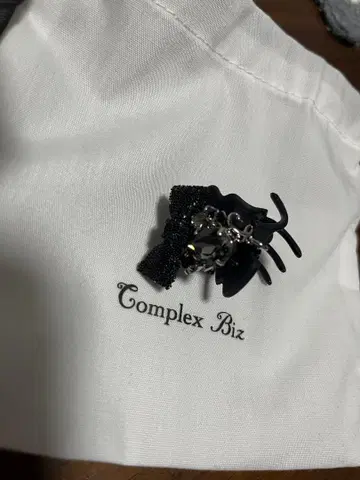 컴플렉스 비즈. 미사용 새상품. 온라인 완판. 정가 11000엔