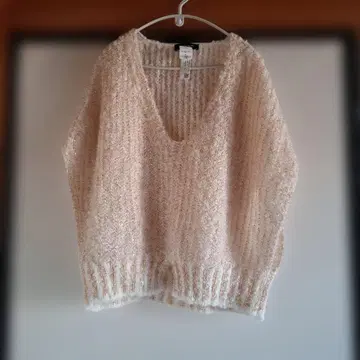 비즈 장식 핑크 V넥 니트 베스트