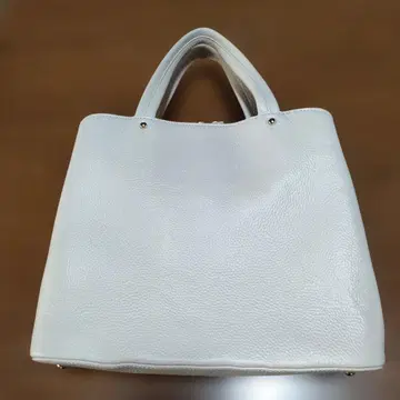 화이트 가죽 핸드백