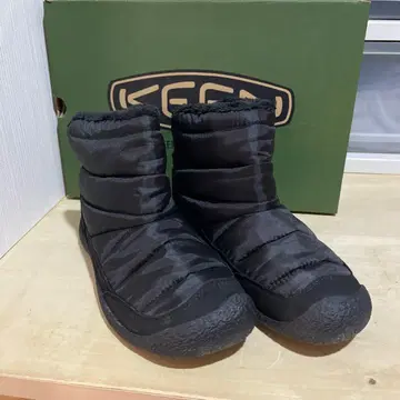 KEEN 블랙 슬립온 부츠