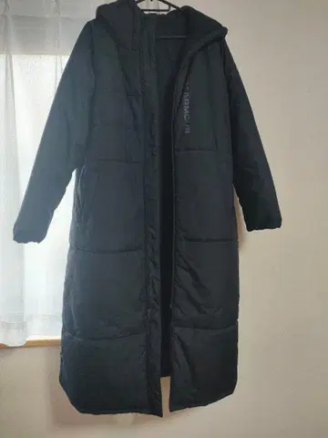 ARMOUR 후드 벤치 코트 블랙