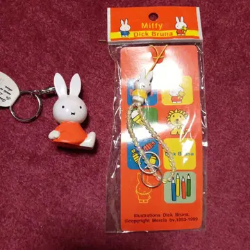 미피 키링 오렌지색 의류