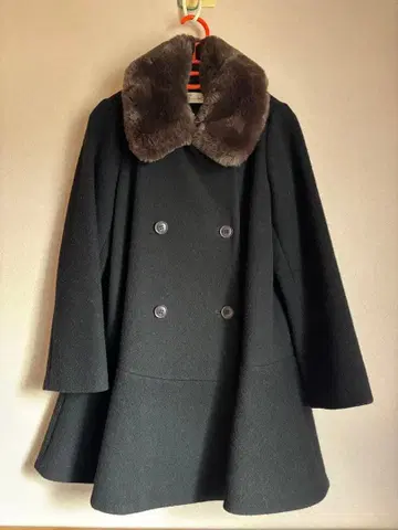 스나이델 코트 (퍼 포함, 플레어 실루엣)