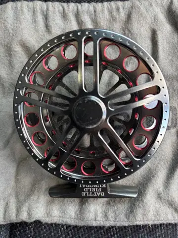 BK90NR 플라이 릴 블랙/레드