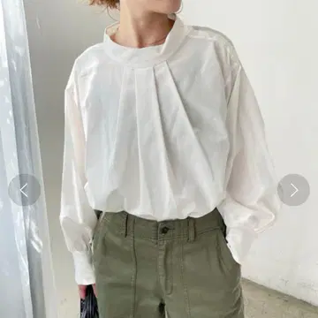 Spick & Span 스탠드 카라 숄더 버튼 블라우스 화이트