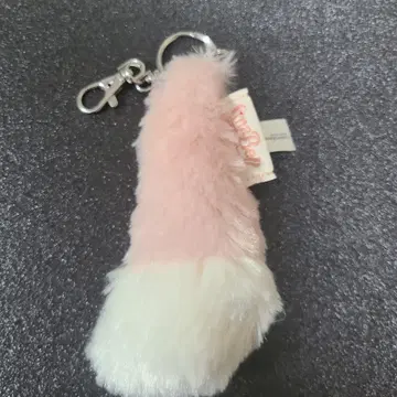 홍콩 디즈니랜드 리나벨 퍼 소재의 핑크 화이트 키링