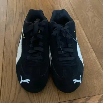 PUMA 스웨이드 스니커즈 블랙/화이트