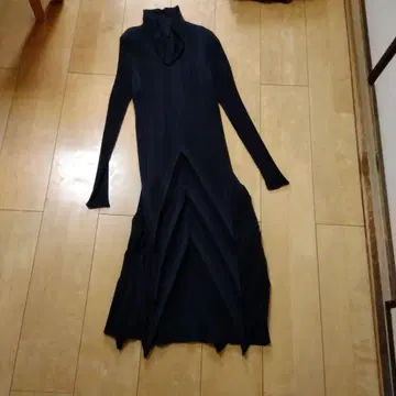 블랙 플리츠 디자인 긴팔 원피스