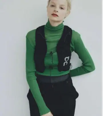 emmi 소프트 터틀 시어 니트 풀오버