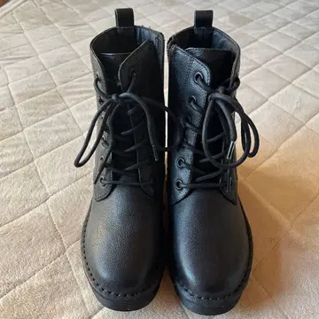 블랙 레이스업 숏부츠