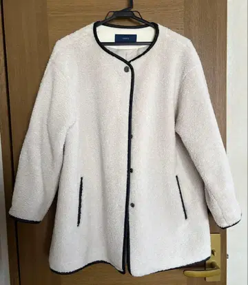 새상품급 SHIPS 파이핑 보아 코트 화이트