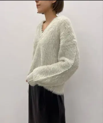 STUNNING LURE 스터링 루어 샤기 니트 스웨터 V넥