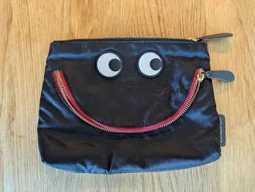 Anya Hindmarch 스마일 파우치 블랙