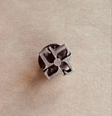 딸리아또레 라펠 핀 실버