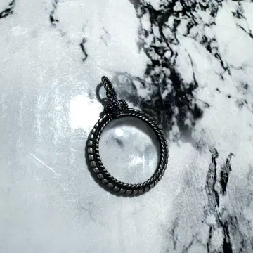 저스틴 데이비스 VOYAGER 루페 펜던트 탑 목걸이