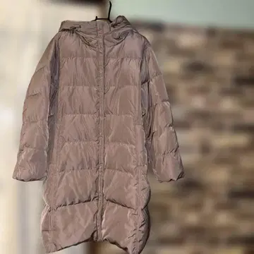 새상품급 후드 부착 다운 코트 M 사이즈 모카 다운 80%