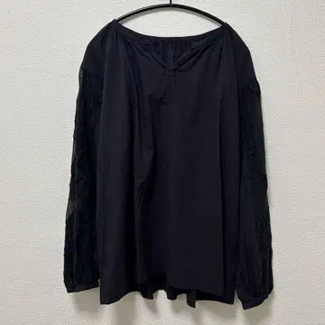 카구레 메쉬 자수 슬리브 블라우스 네이비 GA26-23S001