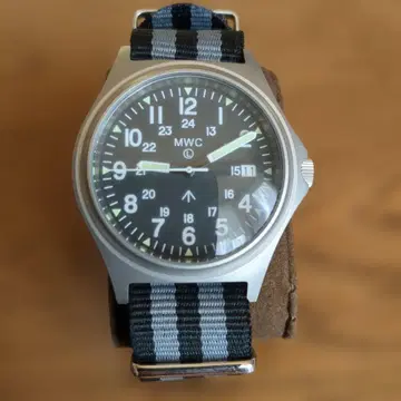 MWC 아날로그 손목시계 블랙