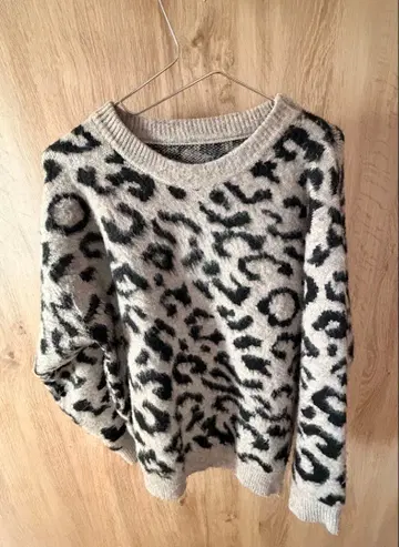 레오파드 무늬 니트 스웨터 긴팔 그레이 블랙