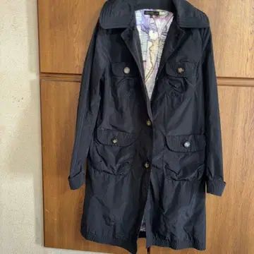 안감도 멋진 블랙 버튼 포켓 부착 스프링 코트