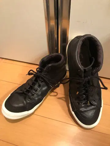 RFW 블랙 레더 하이컷 스니커즈