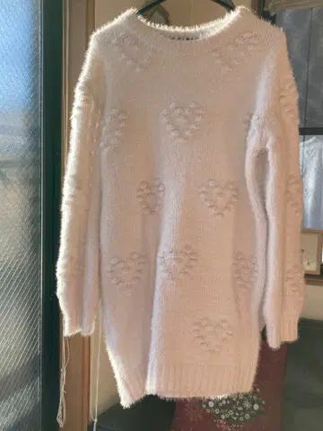 하트 무늬의 복슬복슬 니트 원피스