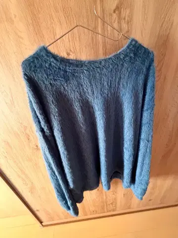 르네상스 파란색 스웨터