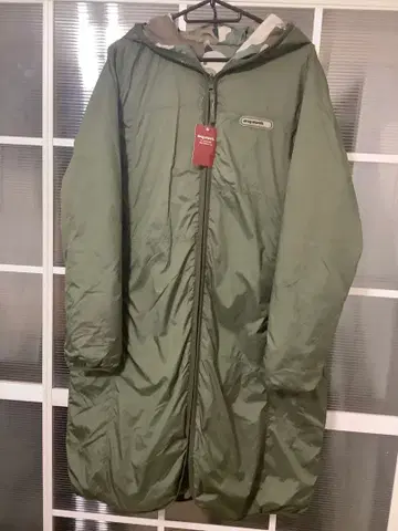 드럭 스토어즈 다운 코트