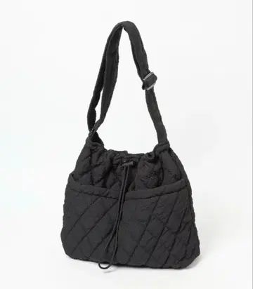LOWRYS FARM 블랙 퀼팅 숄더백