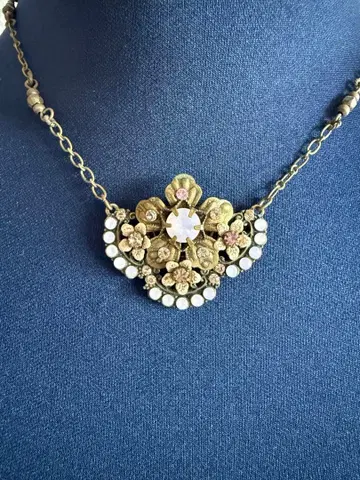 미하엘 네그린 목걸이